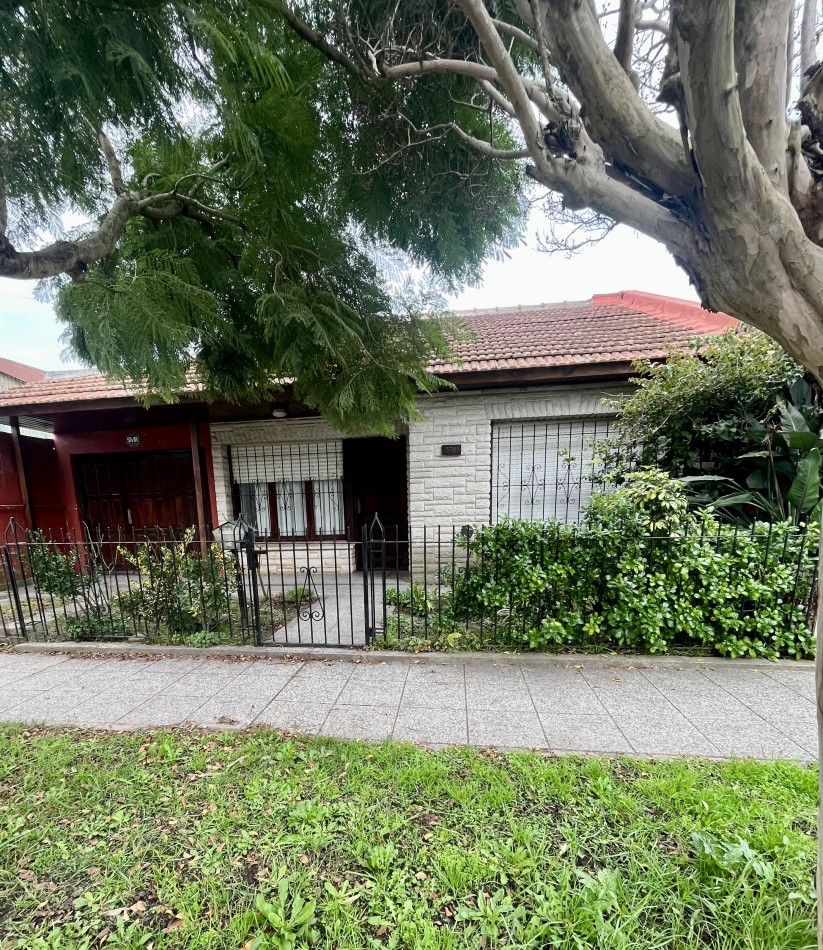 Venta de Casa 4 ambientes con garage en Barrio El Progreso
