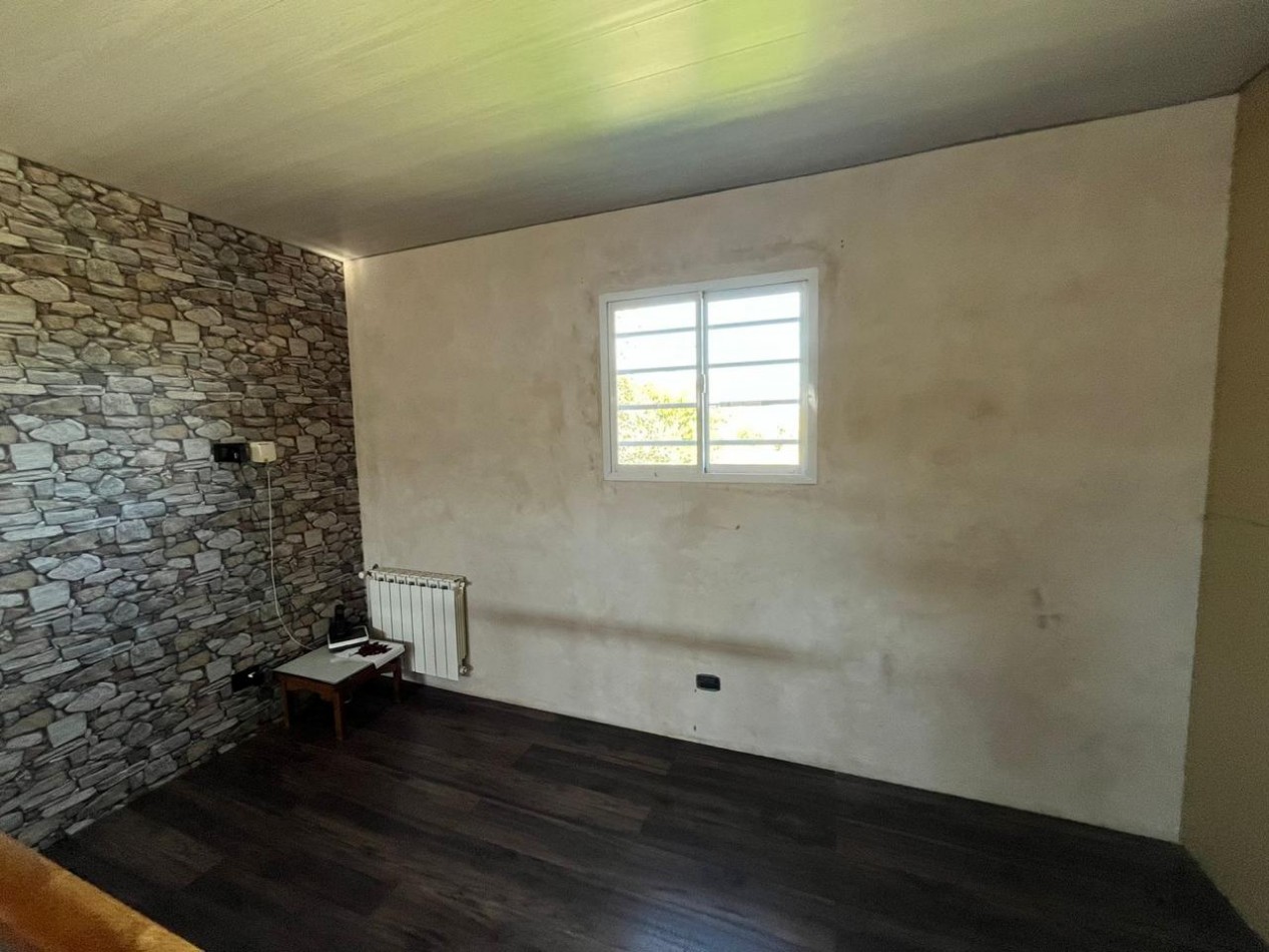 Venta de Casa 4 ambientes con galpon y parque 