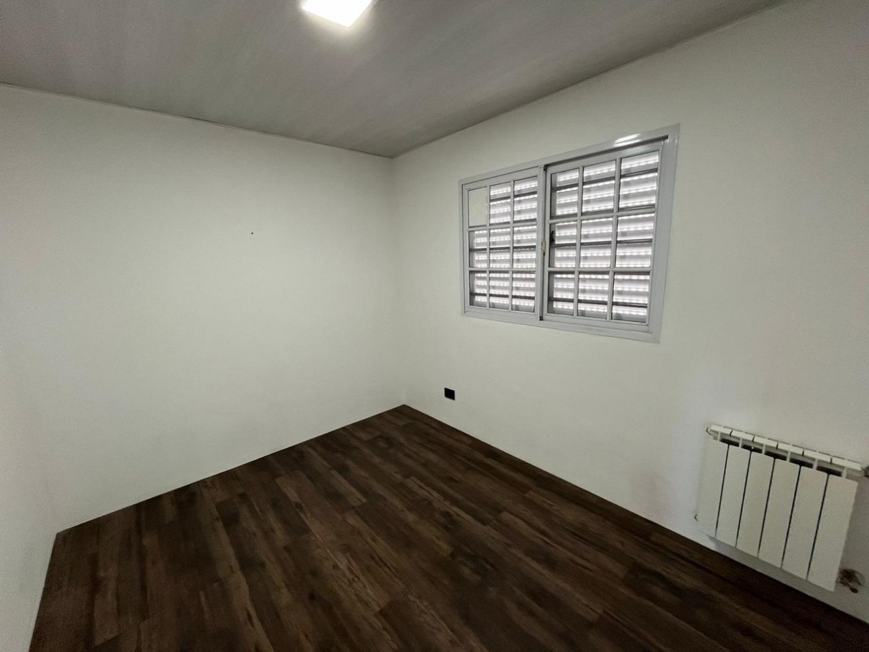 Venta de Casa 4 ambientes con galpon y parque 
