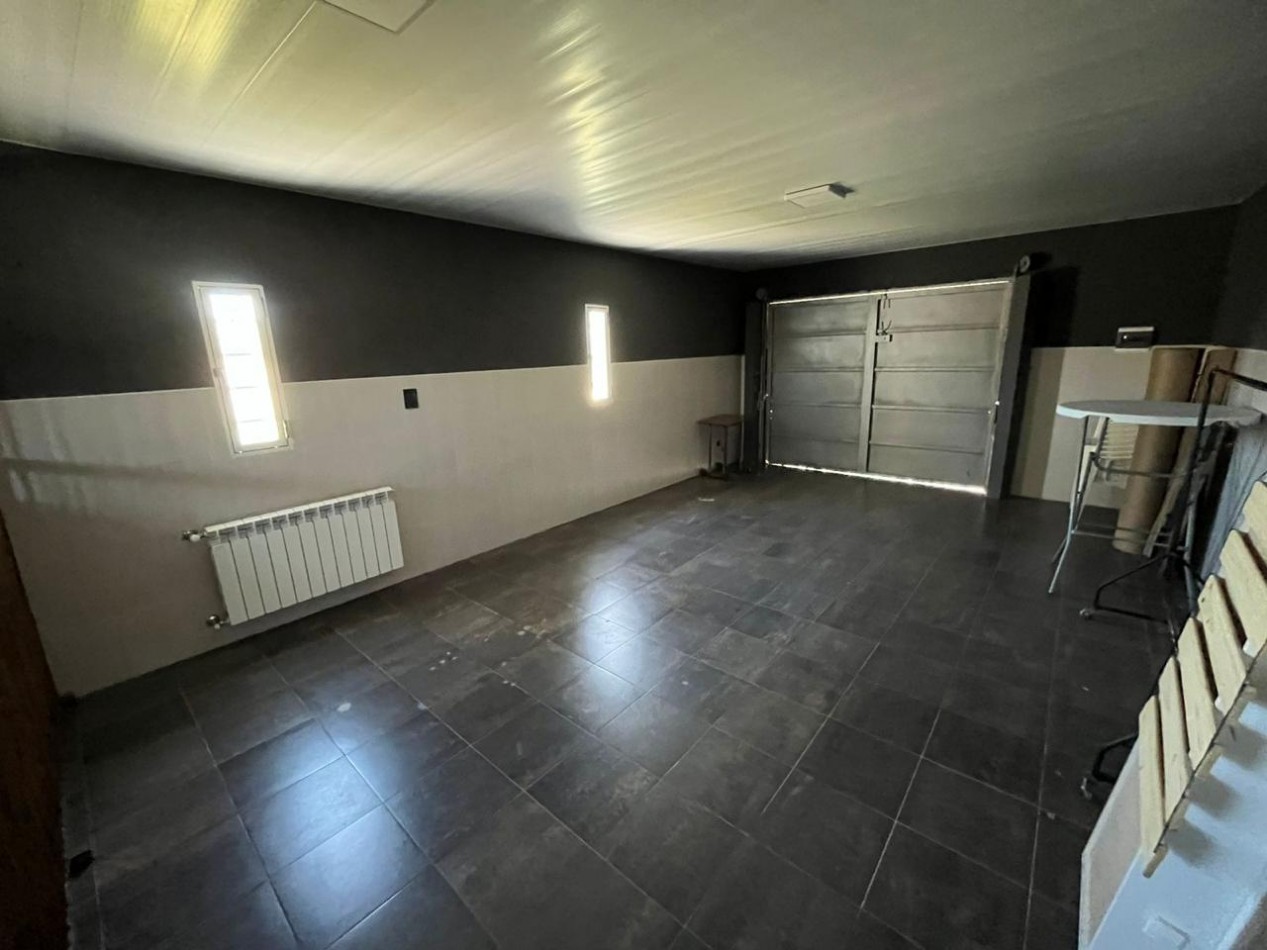 Venta de Casa 4 ambientes con galpon y parque 