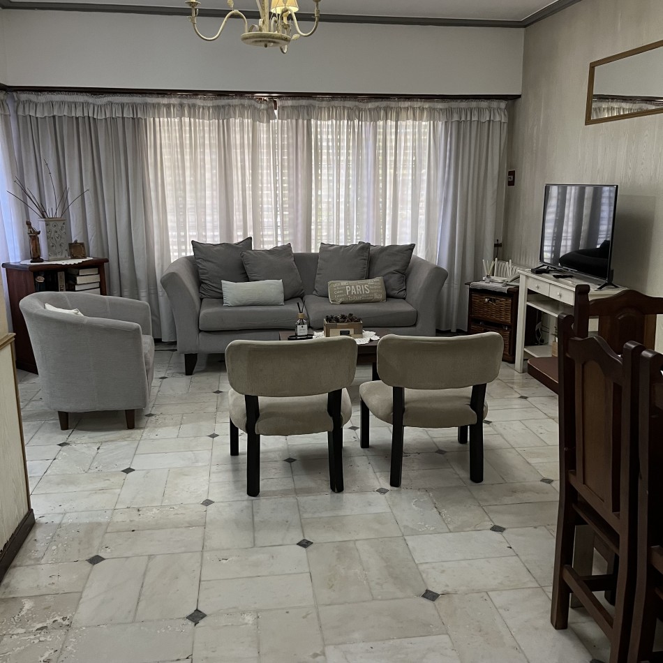 Venta de chalet 6 ambientes con quincho en Las Lilas