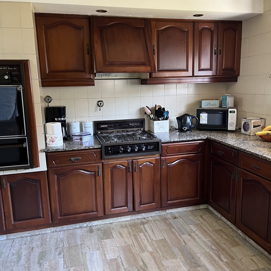 Venta de chalet 6 ambientes con quincho en Las Lilas