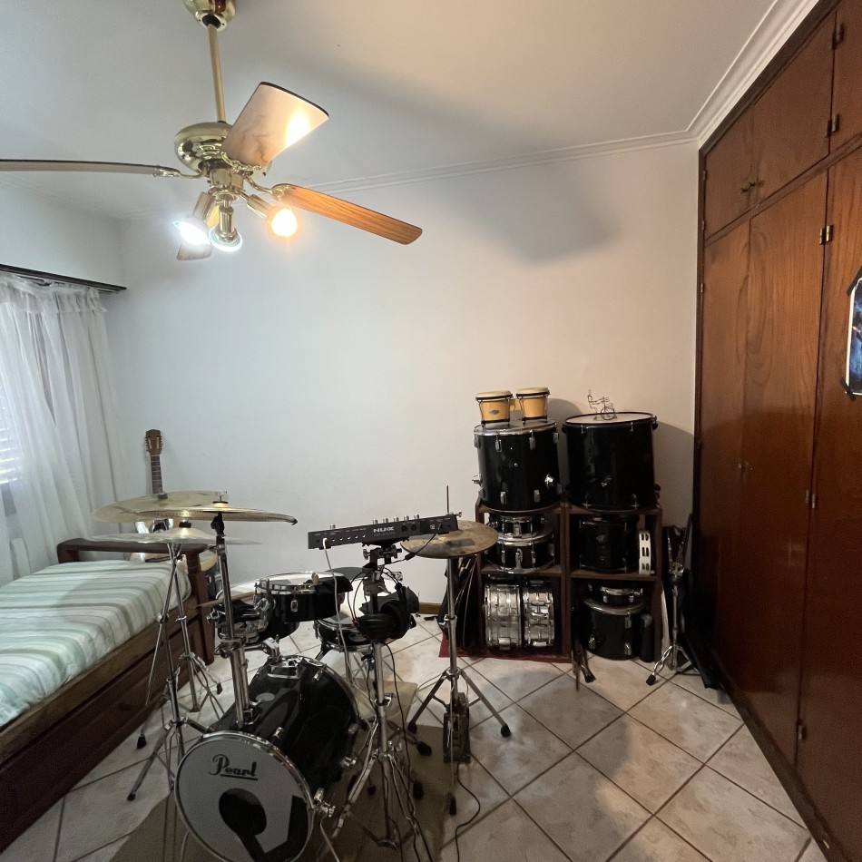 Venta de chalet 6 ambientes con quincho en Las Lilas