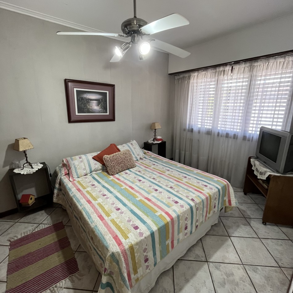Venta de chalet 6 ambientes con quincho en Las Lilas