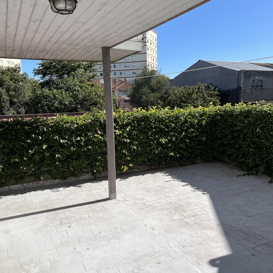 Venta de chalet 6 ambientes con quincho en Las Lilas
