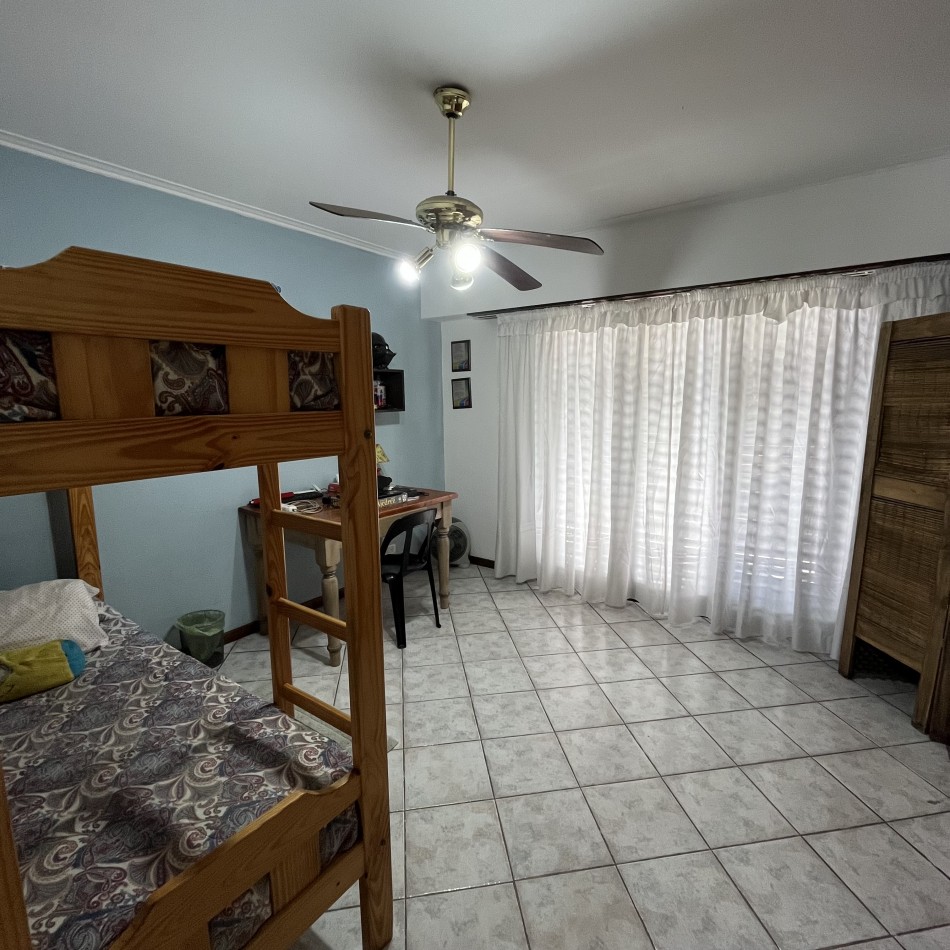 Venta de chalet 6 ambientes con quincho en Las Lilas