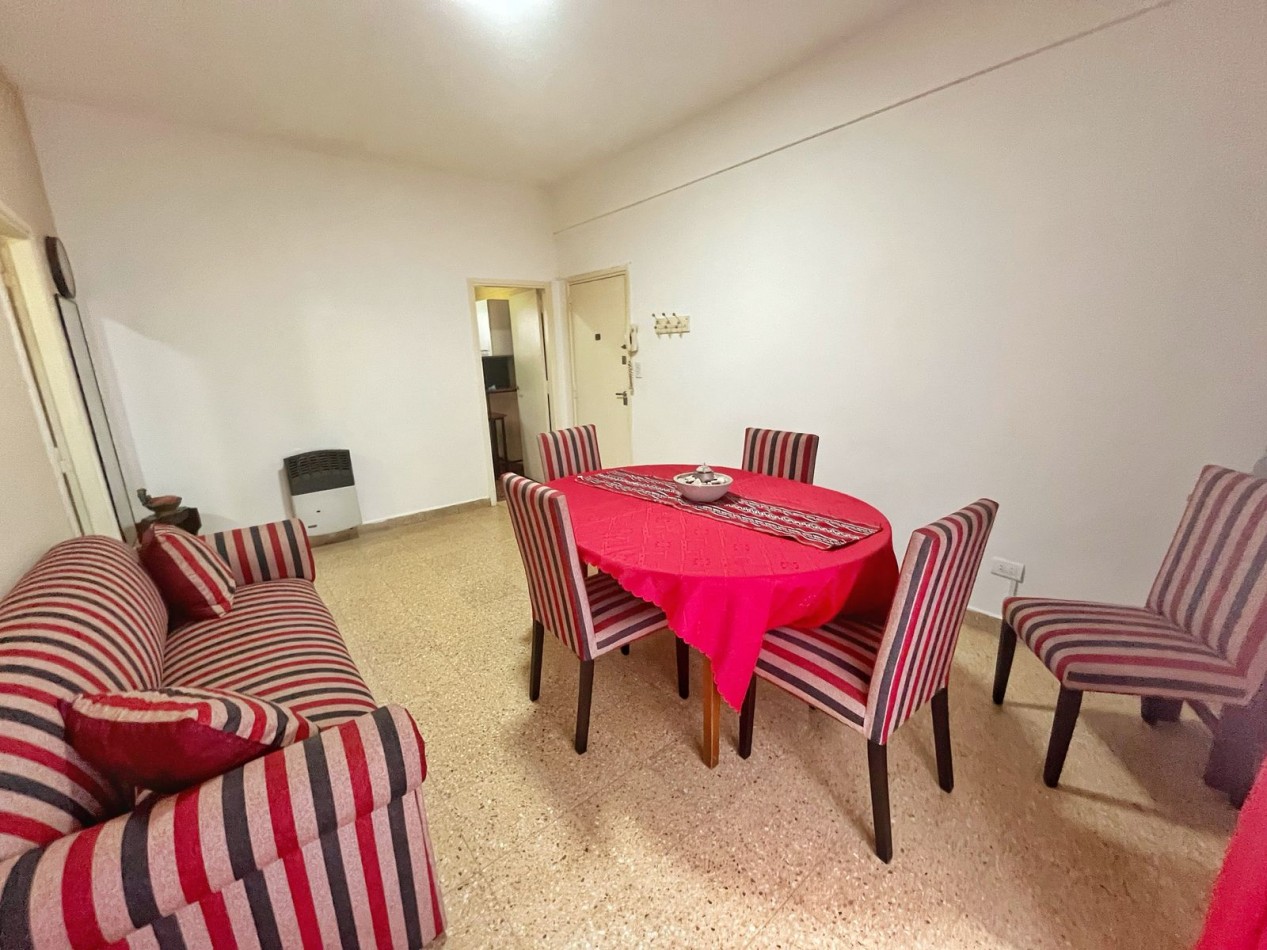 Venta departamento 3 ambientes con dependencia en el centro