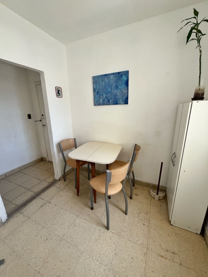 Venta departamento 3 ambientes con dependencia en el centro