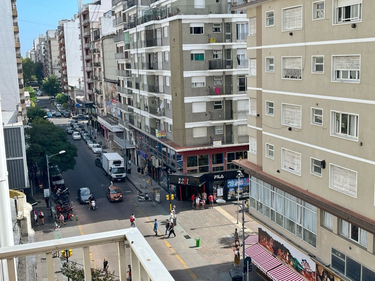 Venta departamento 3 ambientes con dependencia en el centro