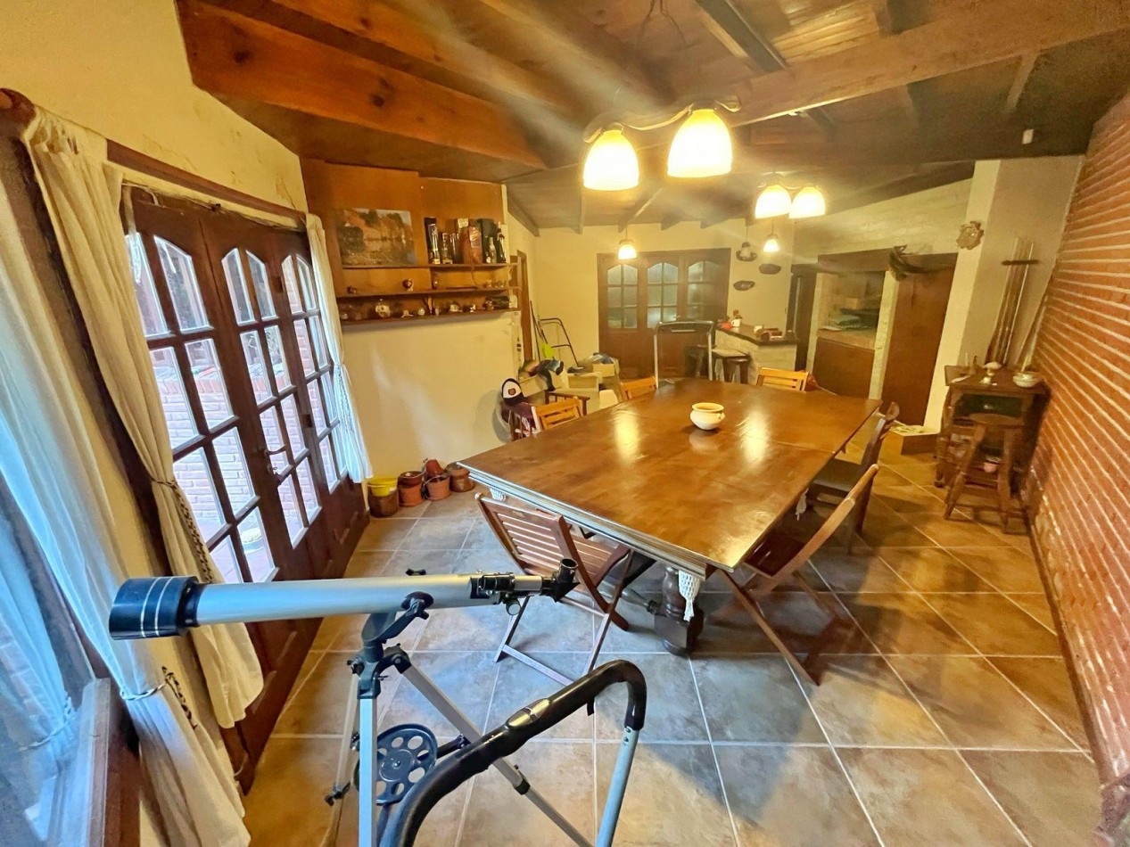 Venta chalet 6 ambientes sobre dos lotes en barrio el Grosellar
