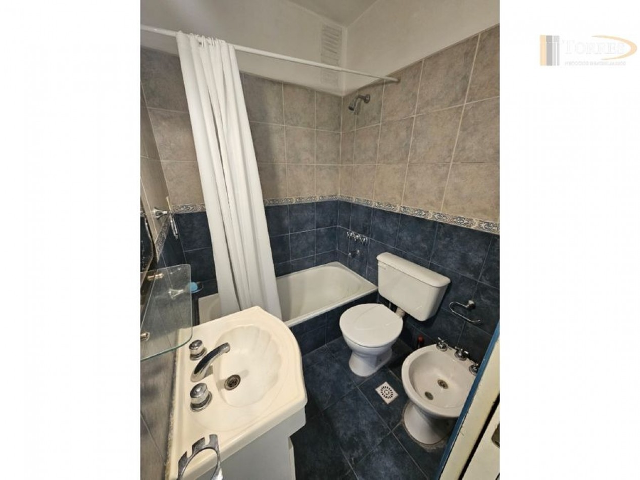Venta departamento 2 ambientes a la calle con balcon 