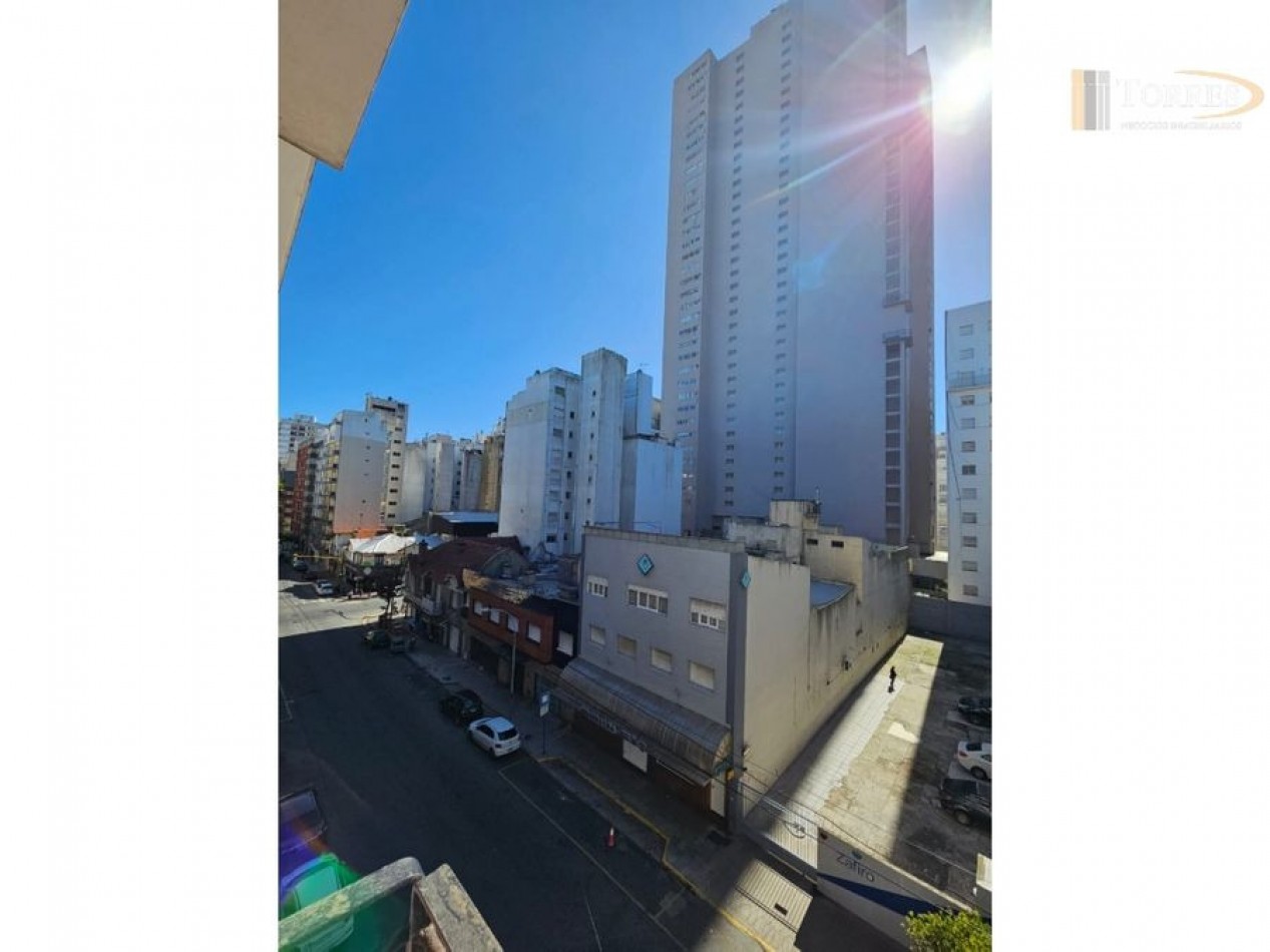 Venta departamento 2 ambientes a la calle con balcon 