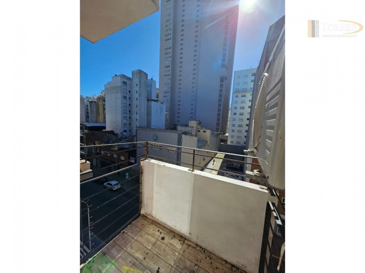 Venta departamento 2 ambientes a la calle con balcon 