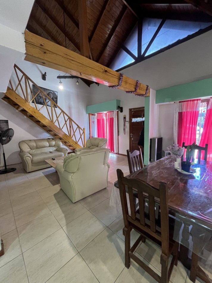 Venta de casa 4 ambientes con pileta en barrio Malvinas Argentinas