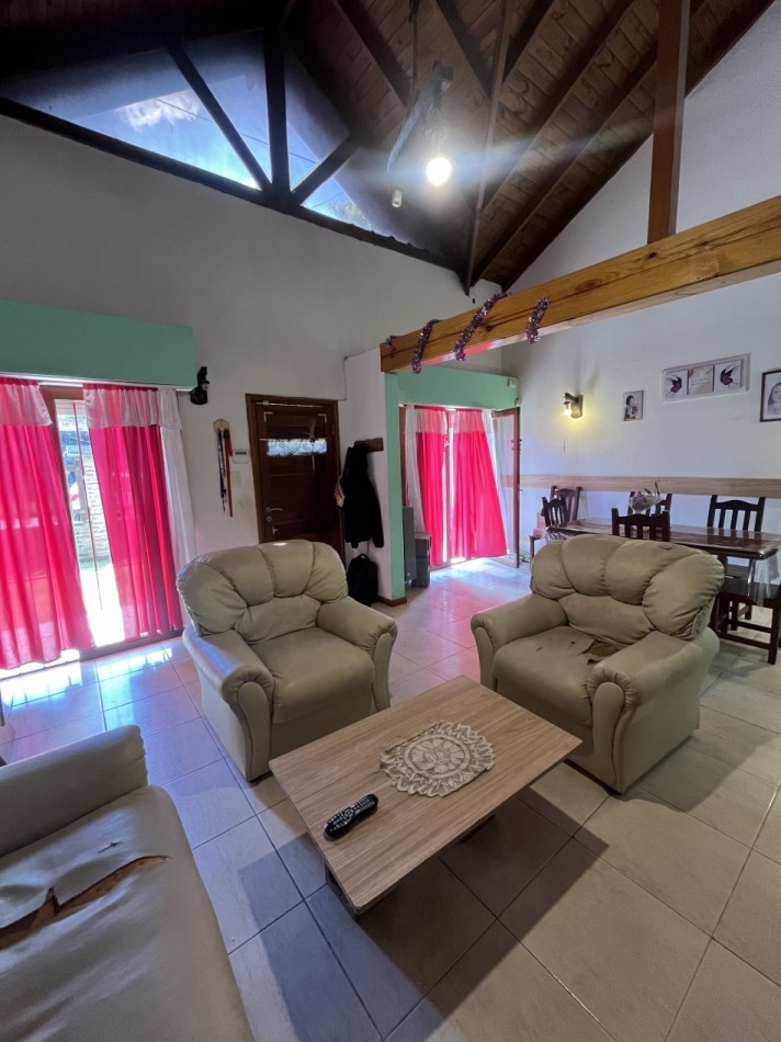 Venta de casa 4 ambientes con pileta en barrio Malvinas Argentinas