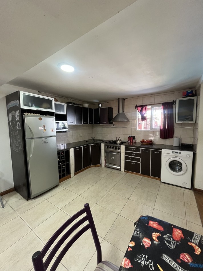 Venta de casa 4 ambientes con pileta en barrio Malvinas Argentinas