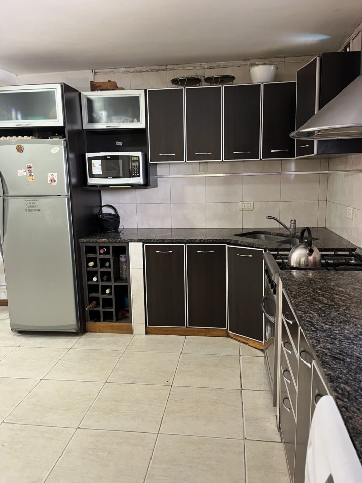 Venta de casa 4 ambientes con pileta en barrio Malvinas Argentinas