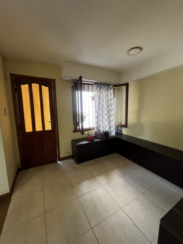 Venta de casa 4 ambientes con pileta en barrio Malvinas Argentinas