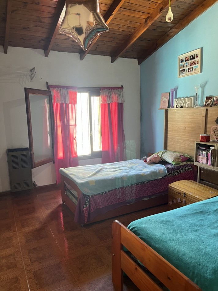 Venta de casa 4 ambientes con pileta en barrio Malvinas Argentinas