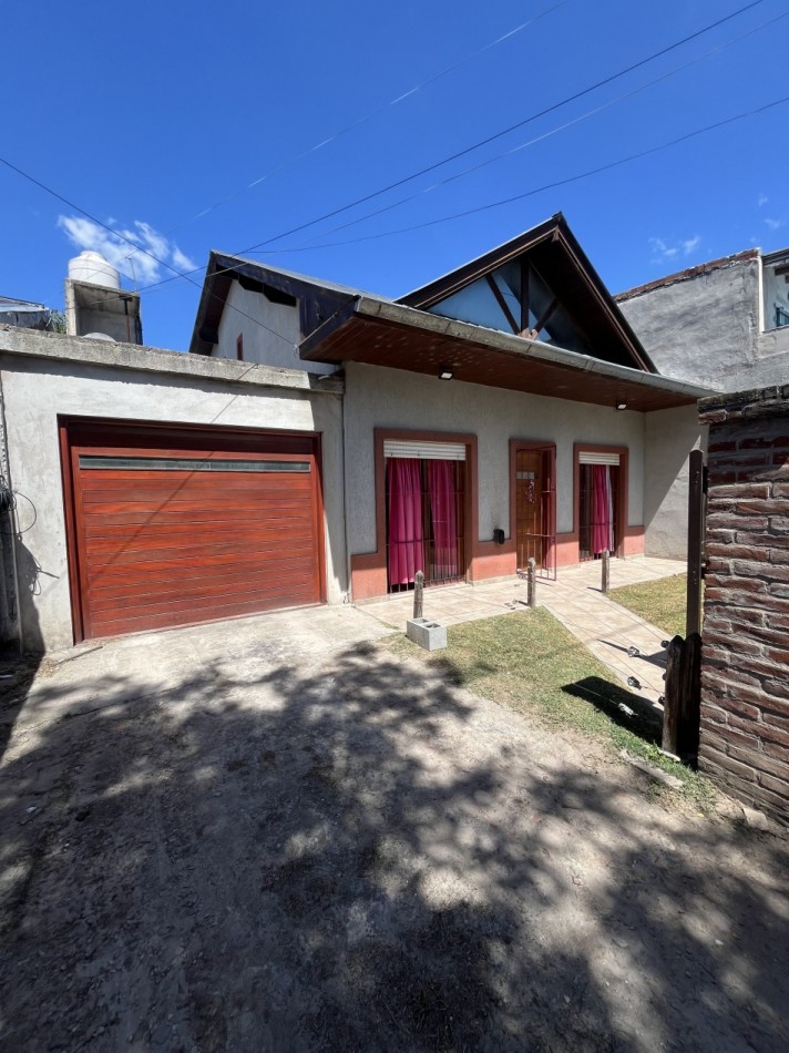 Venta de casa 4 ambientes con pileta en barrio Malvinas Argentinas