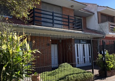 Venta de chalet 6 ambientes con quincho en Las Lilas